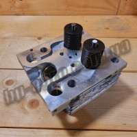 Головка блоку циліндрів PL Д-144, Д-21 на Т-16, Т-25, Т-40 під свічку напруження
